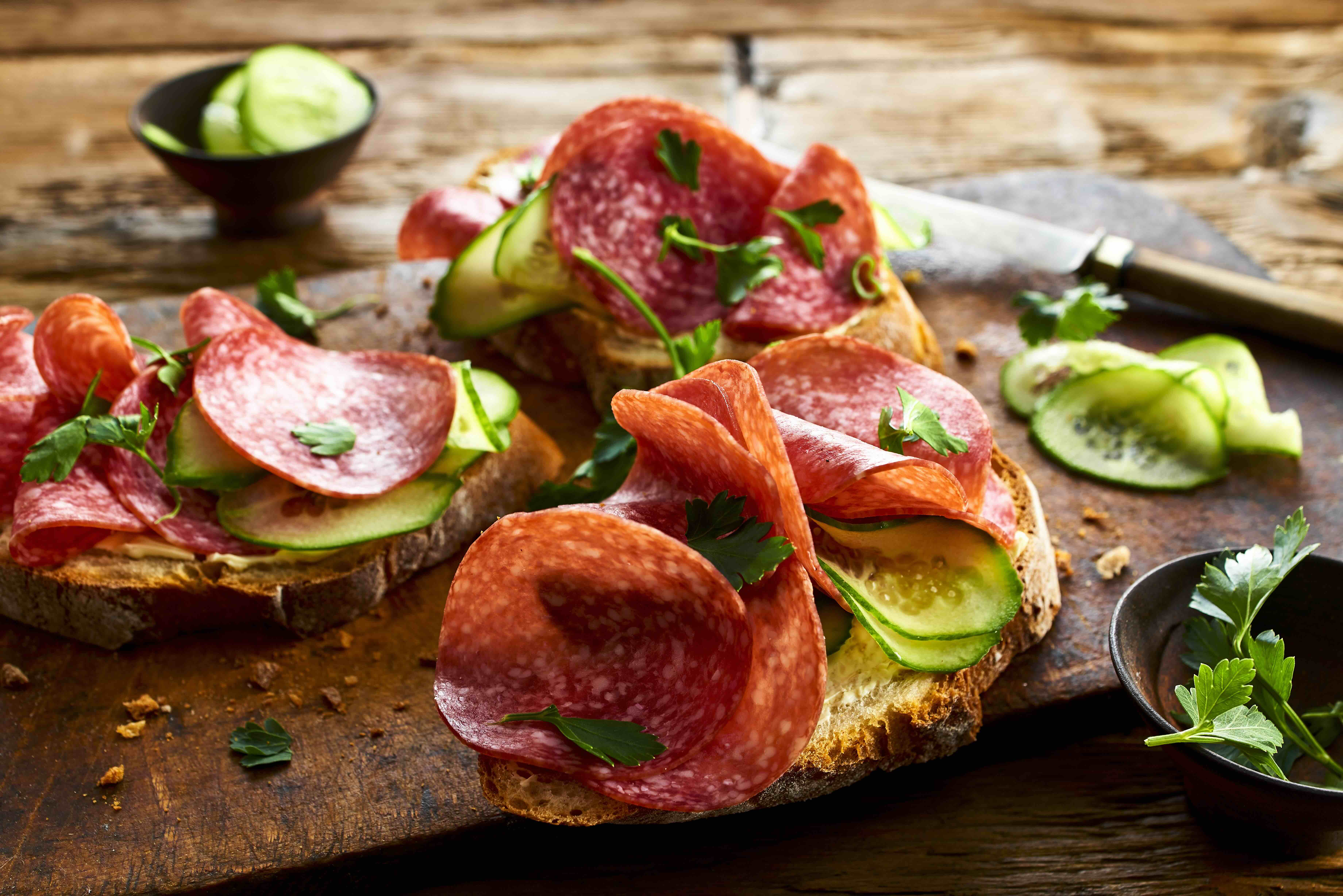 still-salami-dunkel-077_300dpi_7360x4912px_9_nr-20022_small
